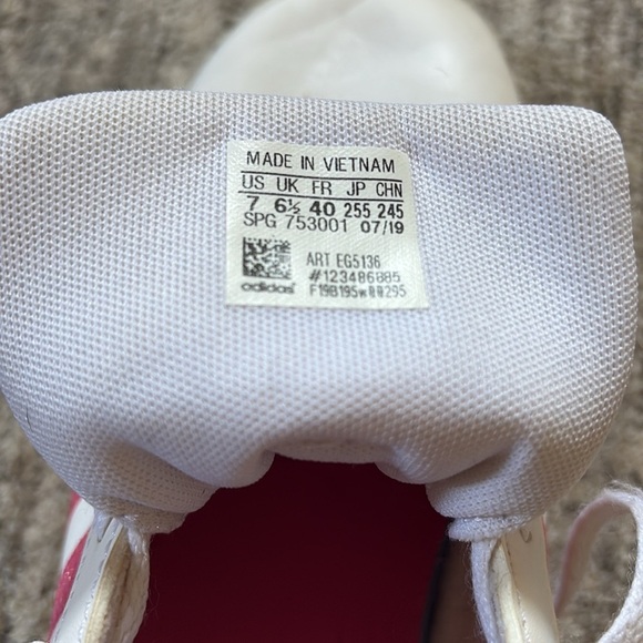 Adidas White Sneakers with Pink sparkle stripes - Classic - women’s size 7 - Picture 7 of 8
